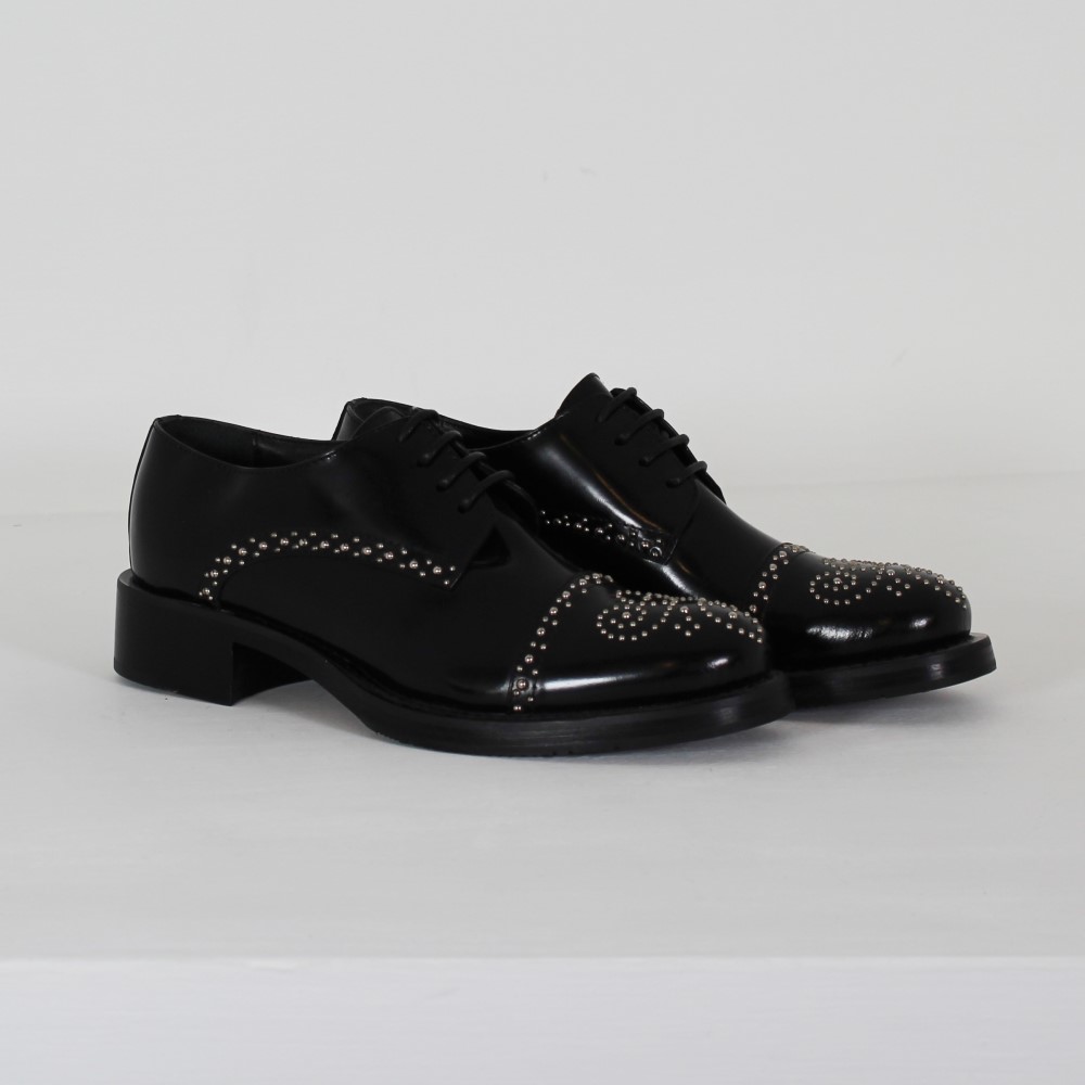 Imperialer Schuh aus schwarzem Kalbsleder mit Nieten