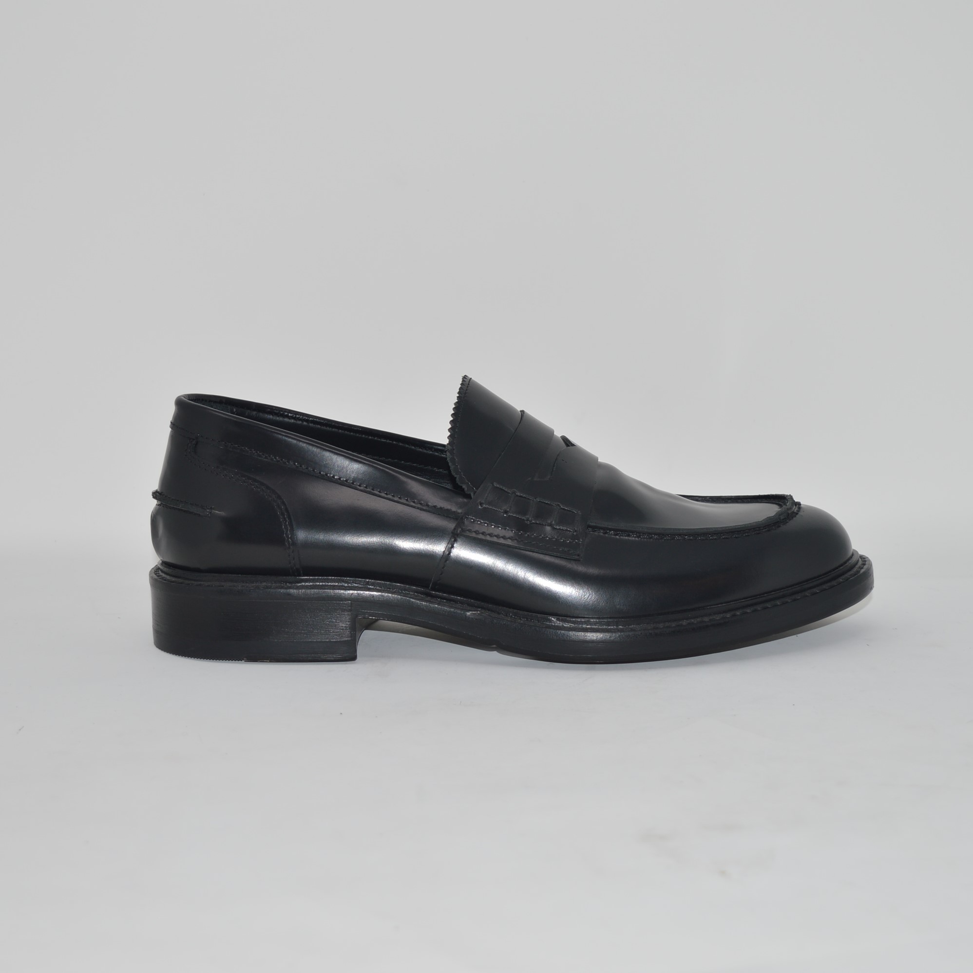 Loafer aus schwarzem, abrasivem Kalbsleder