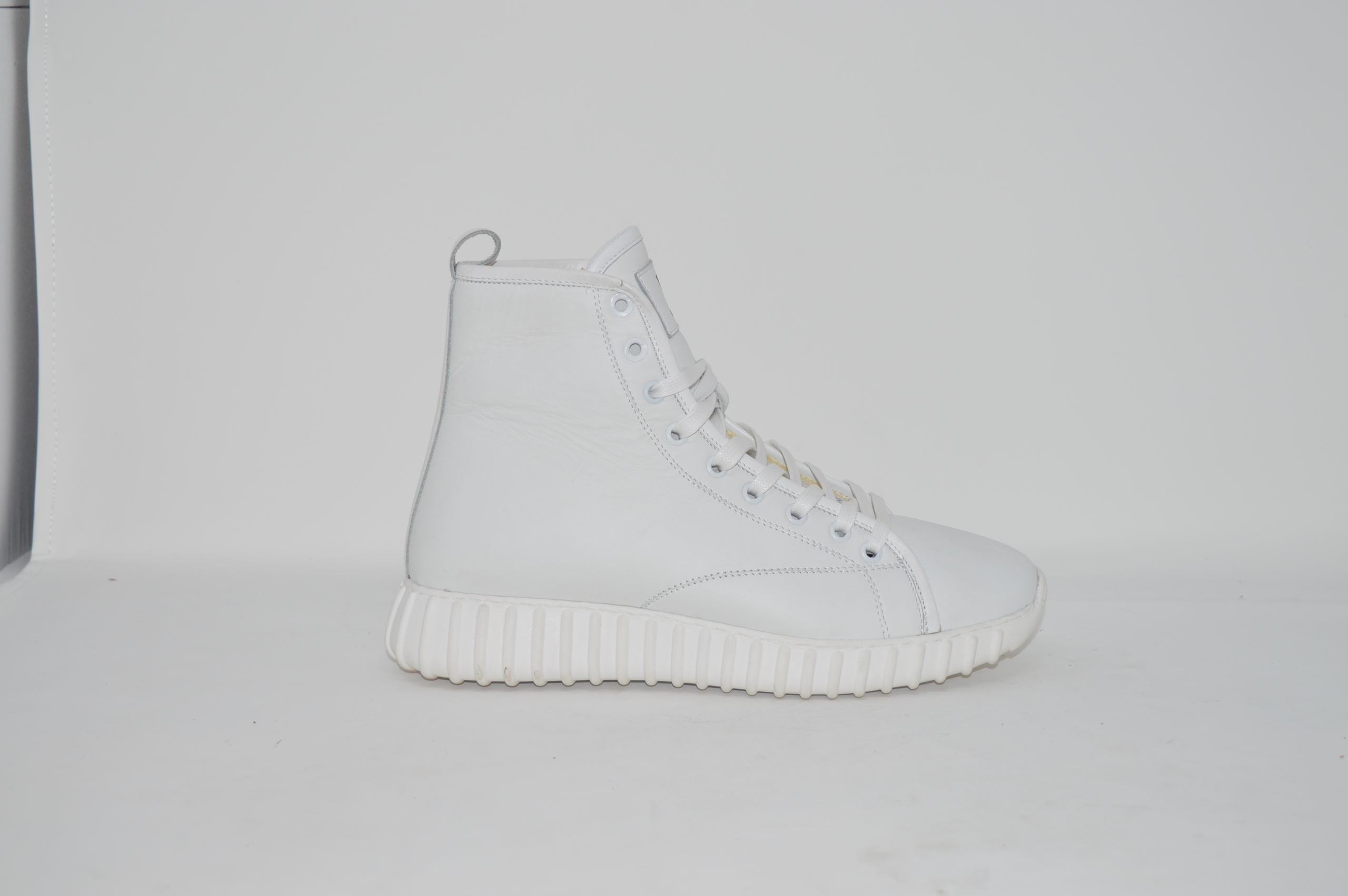 Sneakers aus weißem Kalbsleder