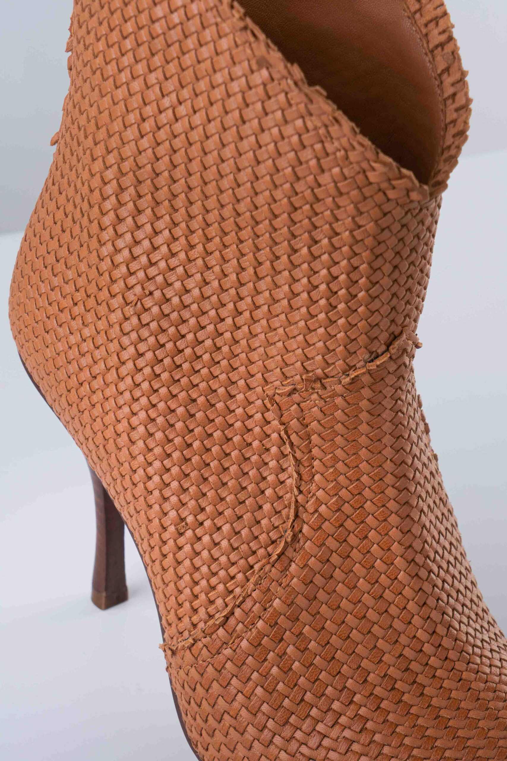 Elegante Stiefelette aus Leder mit Absatz und Gewebe MAD934